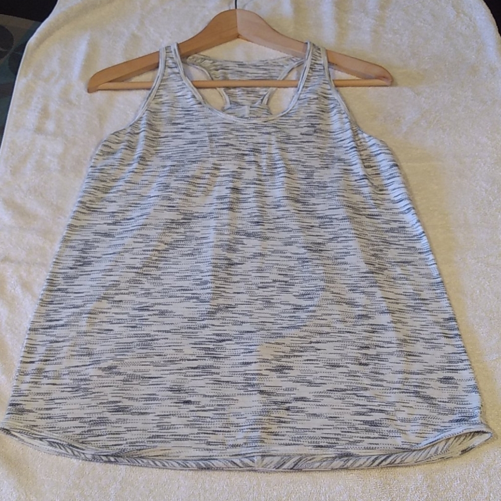 Lululemon Essential Tank - Picture 4 of 8